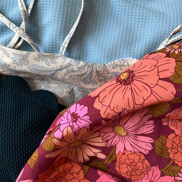 Kona Sol, h&m & more Medium swimsuit bundle floral halter one piece, scallop top - Picture 11 of 12